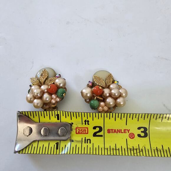 Vintage Beaded Earrings Clip On Gold Tone Leaf Faux Pearl Cluster AB stones Fall - Picture 8 of 8